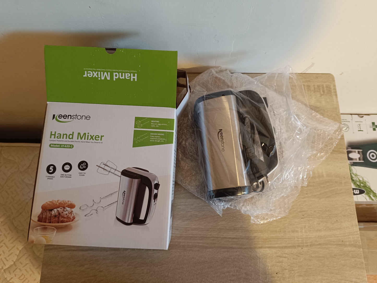 Batteur à main électrique